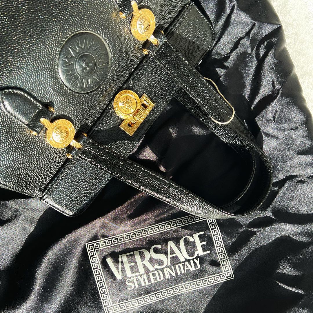 Cartera negra Versace